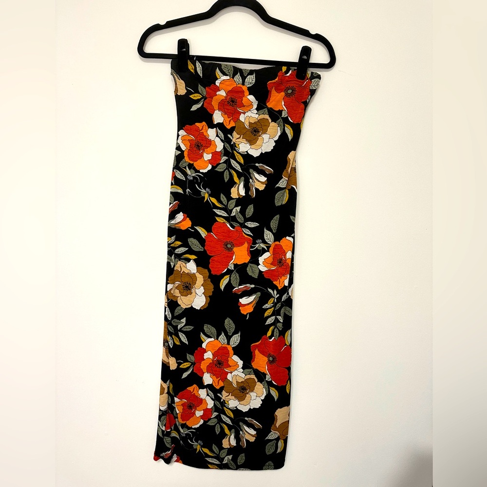 Fitted floral strapless dress